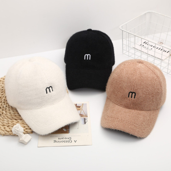 Baseball sapka napellenzővel és hímzéssel