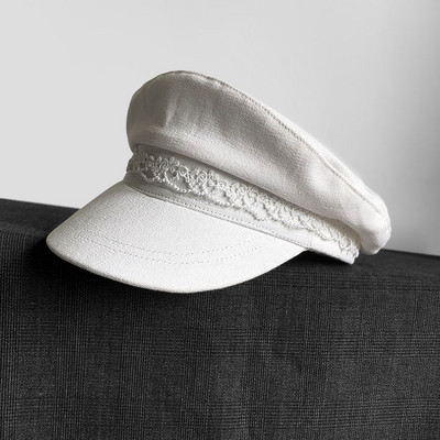 Μοντέρνο γυναικείο καπέλο τύπου σε διάφορα μοντέλα