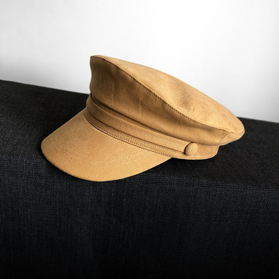 Μοντέρνο γυναικείο καπέλο τύπου σε διάφορα μοντέλα