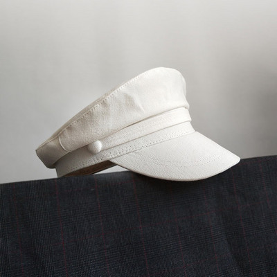 Μοντέρνο γυναικείο καπέλο τύπου σε διάφορα μοντέλα