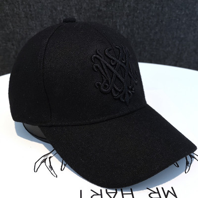 Új modell női sapka - télre alkalmas napellenzővel