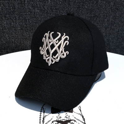 Új modell női sapka - télre alkalmas napellenzővel