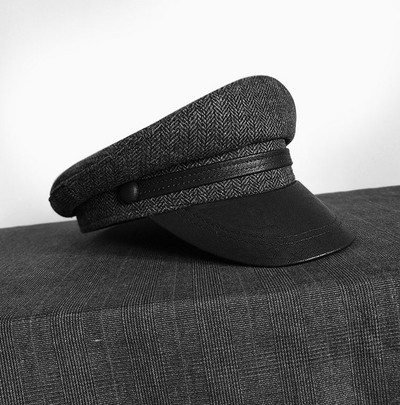 Μοντέρνο καπέλο τύπου τραγιάσκα σε διάφορα μοντέλα