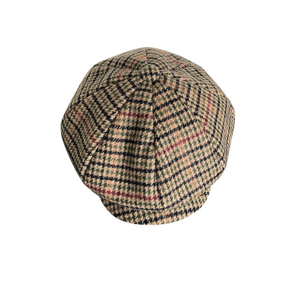 Kockás női sapka napellenzővel