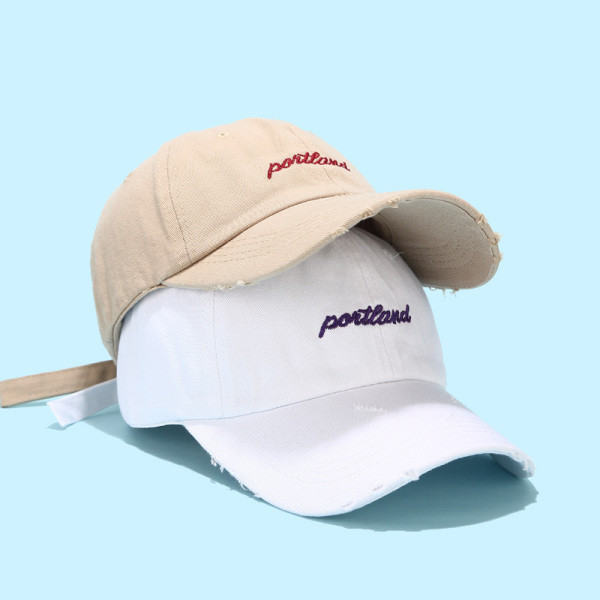 Textil sapka napellenzővel, szakadt motívumokkal