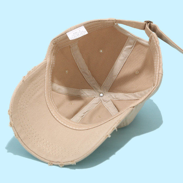 Textil sapka napellenzővel, szakadt motívumokkal