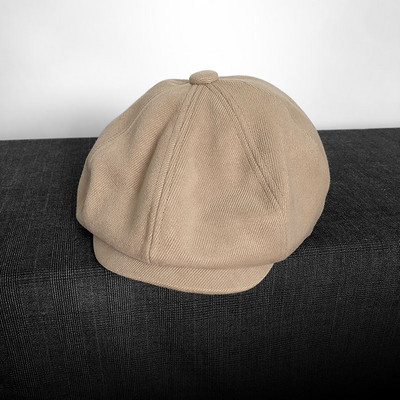 Női bézs barett típusú sapka napellenzővel