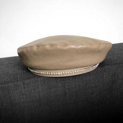 Modern női svájcisapka eco bőrből kövekkel