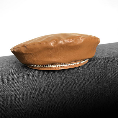 Modern női svájcisapka eco bőrből kövekkel