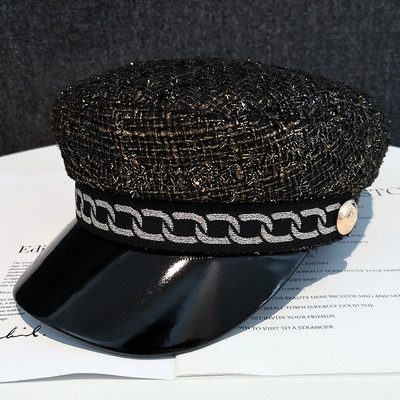 Modern női sapka fém elemes berettel