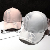 Modern női fényes sapka felirattal