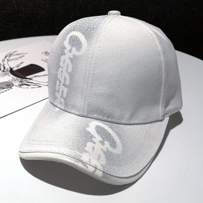 Modern női fényes sapka felirattal