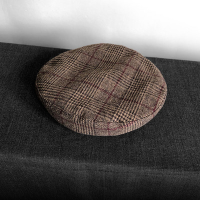 Kockás női barett típusú sapka