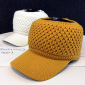 Modern kötött sapka napellenzővel