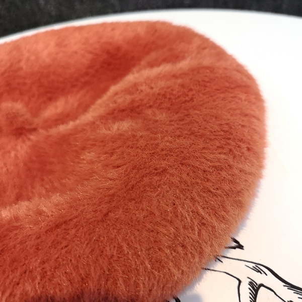 Női barett típusú kalap