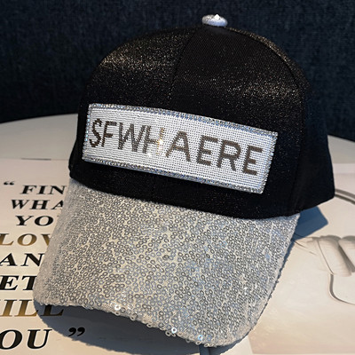 Μοντέρνο γυναικείο καπέλο με πούλιες και γείσο