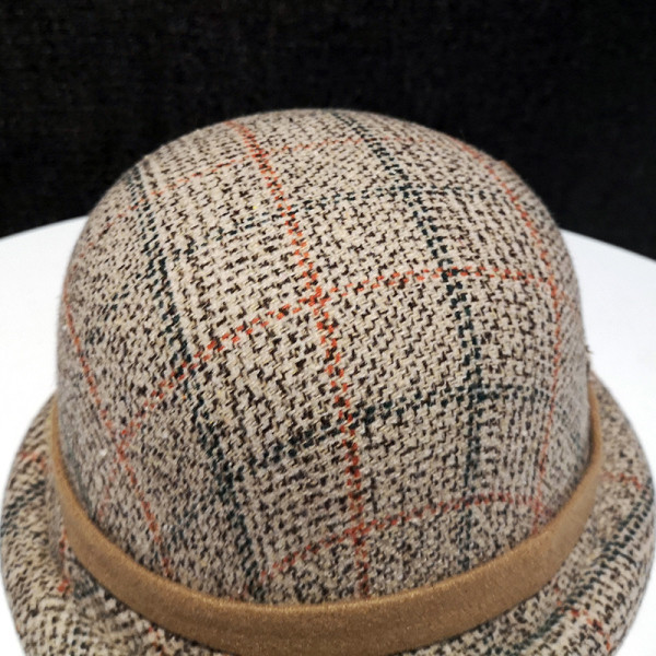 Női téli kockás sapka - bombe típusú