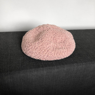 Bolyhos női beret típusú sapka