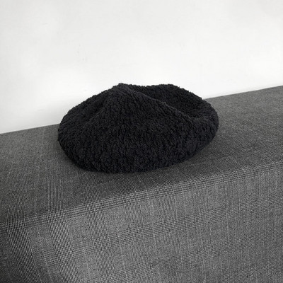 Bolyhos női beret típusú sapka