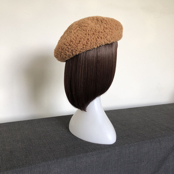 Bolyhos női beret típusú sapka