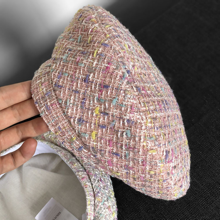 Stílusos női kötött barett típusú sapka