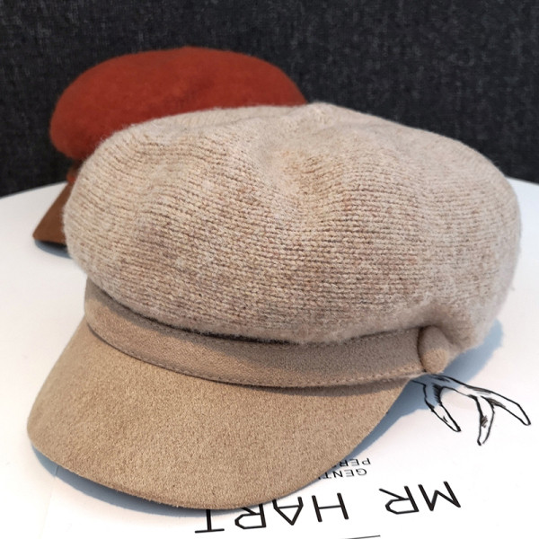 Modern női gyapjú sapka-svájcisapka típus