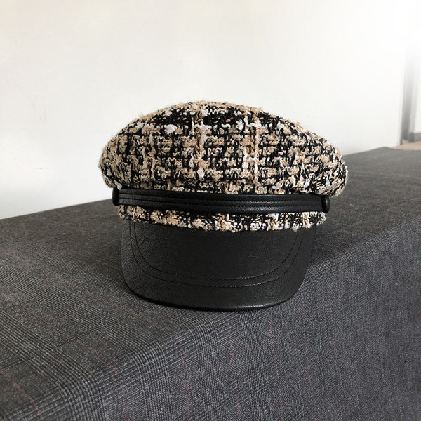 Γυναικείο μοντέρνο καπέλο με γείσο τύπου τραγιάσκα