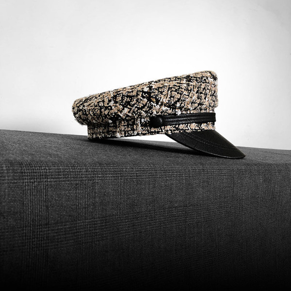 Γυναικείο μοντέρνο καπέλο με γείσο τύπου τραγιάσκα