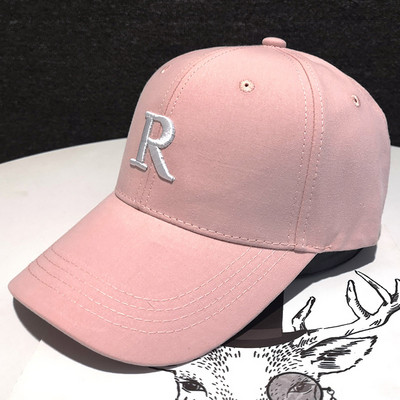 Textil sapka napellenzővel és hímzéssel