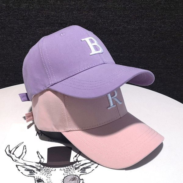 Textil sapka napellenzővel és hímzéssel