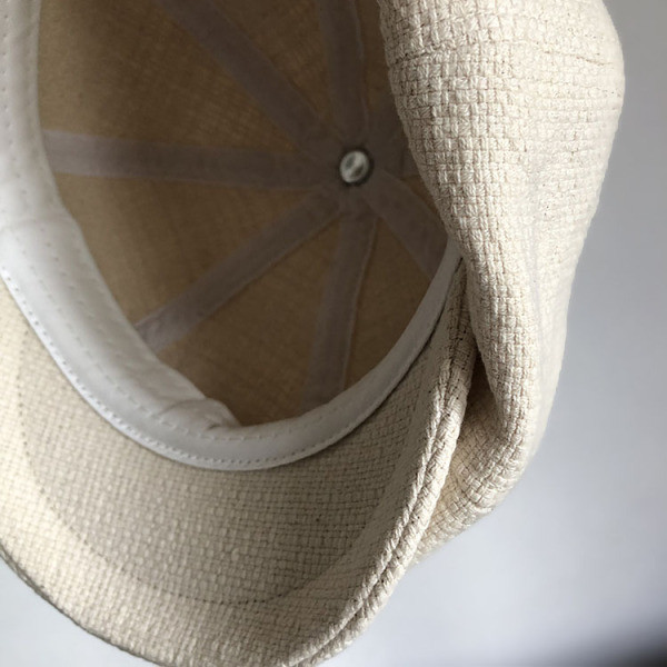 Női sapka barett típusú napellenzővel