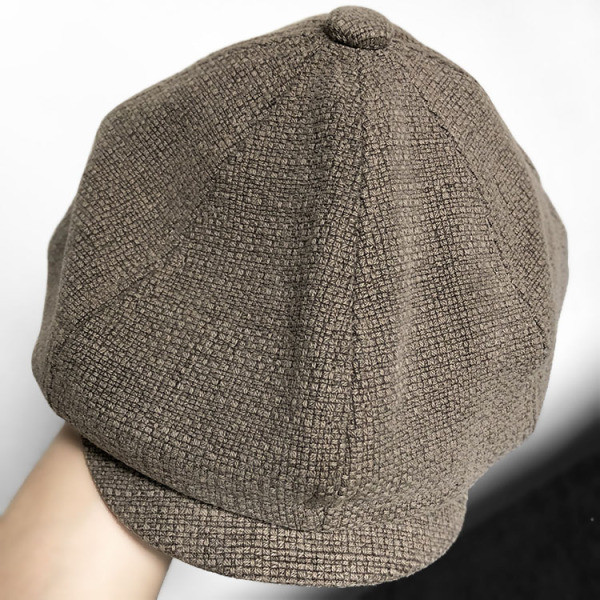 Női sapka barett típusú napellenzővel