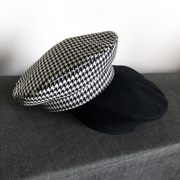 Stílusos női barettsapka kordbársonyból