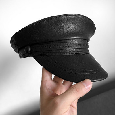 Modern női sapka eko bőrből, napellenzővel