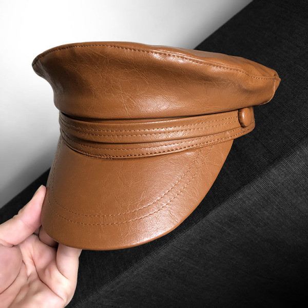 Modern női sapka eko bőrből, napellenzővel