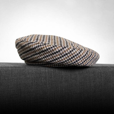 Stílusos női kockás barett