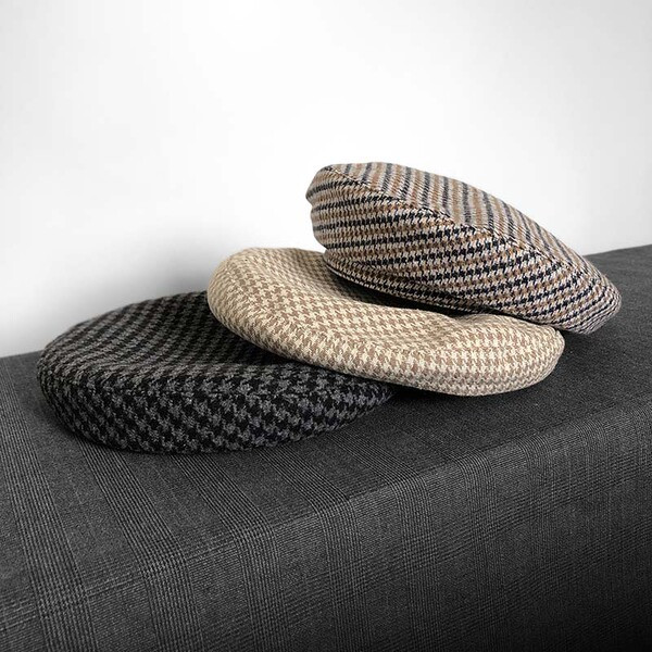 Stílusos női kockás barett