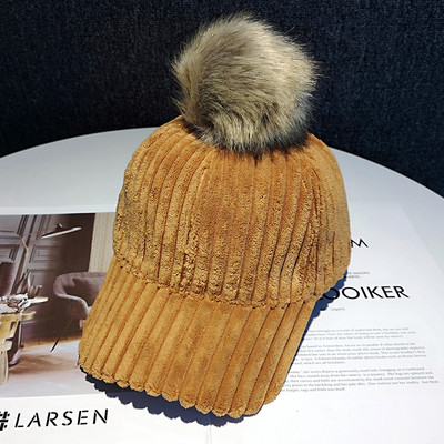 Μοντέρνο γυναικείο καπέλο με γούνα και γείσο