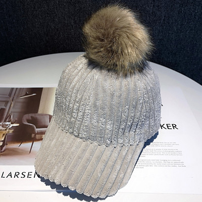 Μοντέρνο γυναικείο καπέλο με γούνα και γείσο