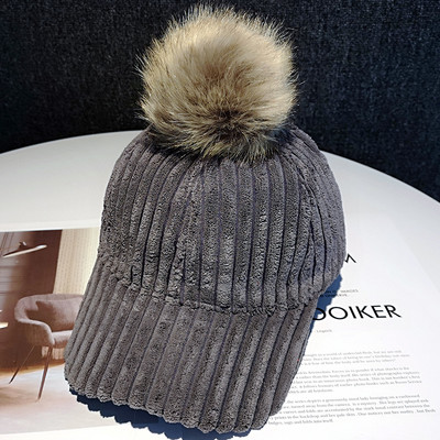 Μοντέρνο γυναικείο καπέλο με γούνα και γείσο