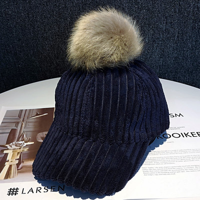 Μοντέρνο γυναικείο καπέλο με γούνα και γείσο