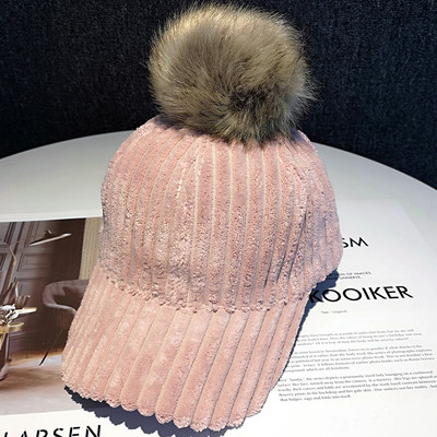 Μοντέρνο γυναικείο καπέλο με γούνα και γείσο