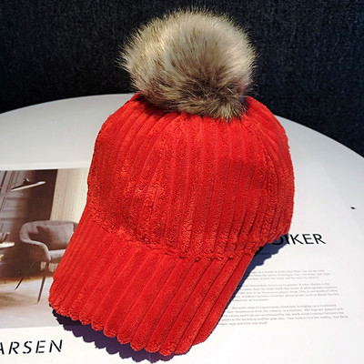 Μοντέρνο γυναικείο καπέλο με γούνα και γείσο