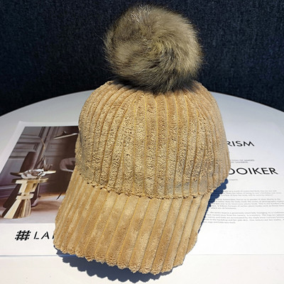 Μοντέρνο γυναικείο καπέλο με γούνα και γείσο