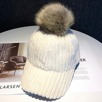 Μοντέρνο γυναικείο καπέλο με γούνα και γείσο