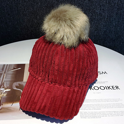 Μοντέρνο γυναικείο καπέλο με γούνα και γείσο