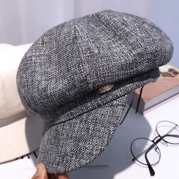 Modern női sapka típusú sapka fém díszítéssel