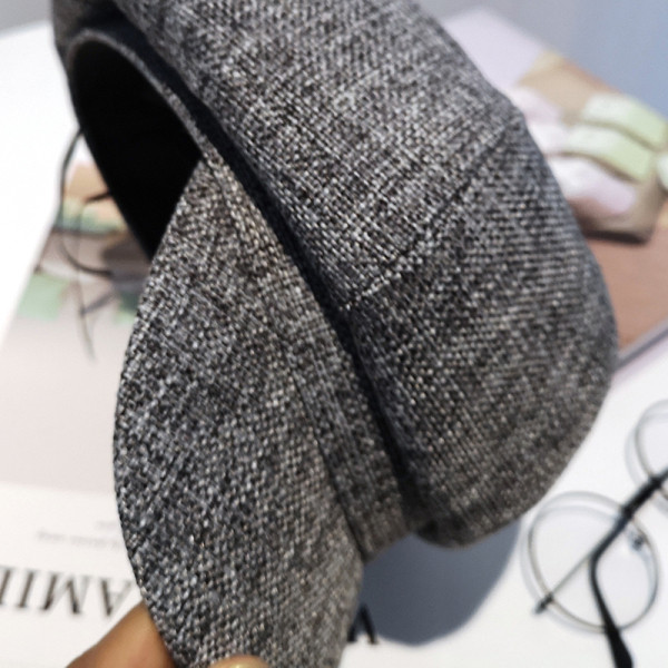 Modern női sapka típusú sapka fém díszítéssel