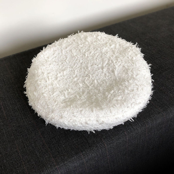 Bolyhos női beret típusú sapka