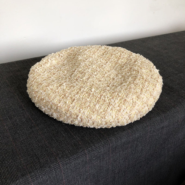 Bolyhos női beret típusú sapka